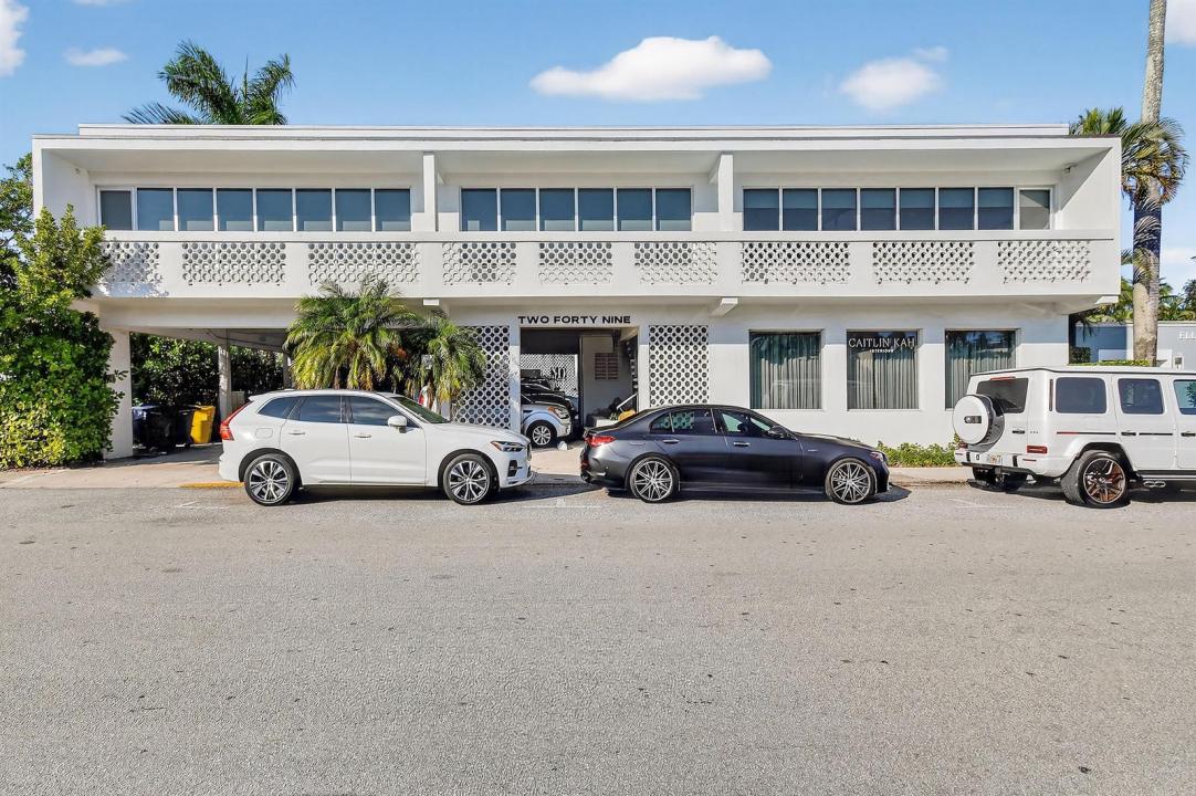 249 Peruvian Avenue 1811, Palm Beach, Florida 33480