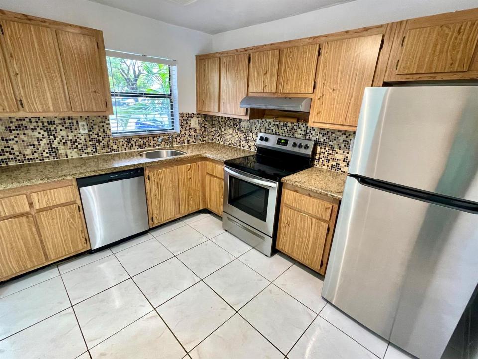 10442 Sunrise Lakes Boulevard 104, Sunrise, Floride 33322, États-Unis