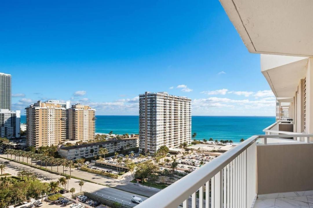 1985 S Ocean Drive 16b, Hallandale Beach, Florida 33009, USA