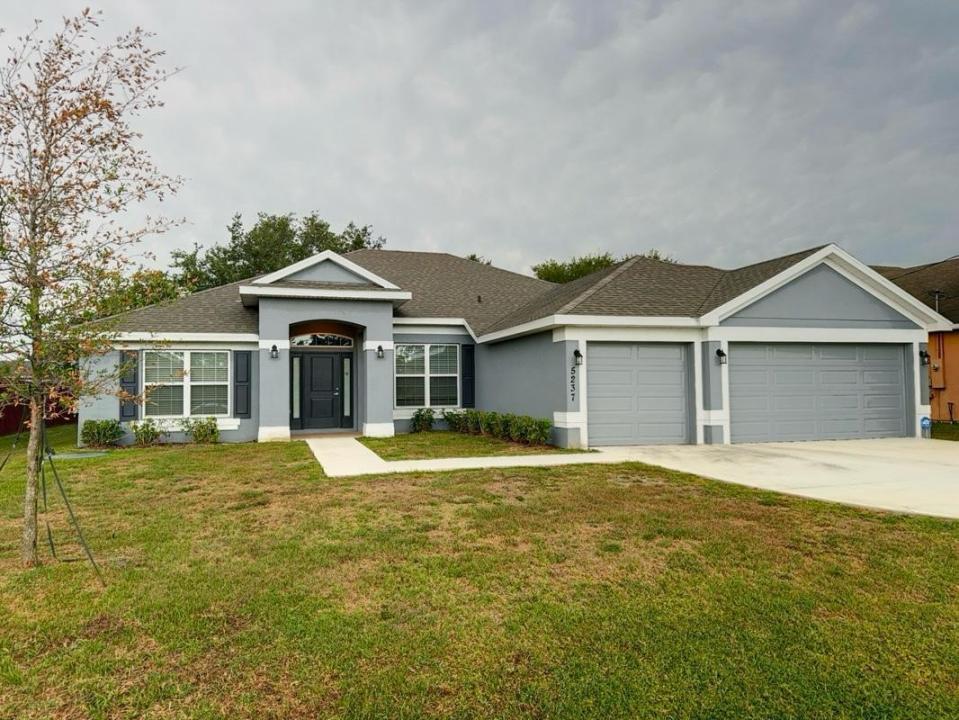 5237 NW Reba Circle, Port St. Lucie, Flórida 34986, Estados Unidos