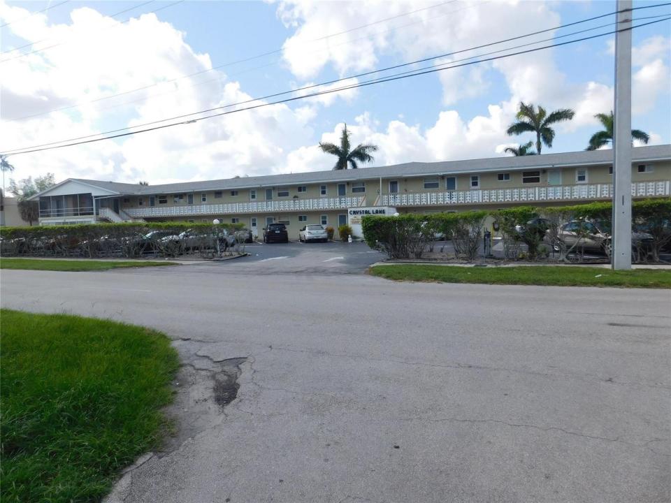 960 Crystal Lake Drive 201, Deerfield Beach, Floride 33064, États-Unis