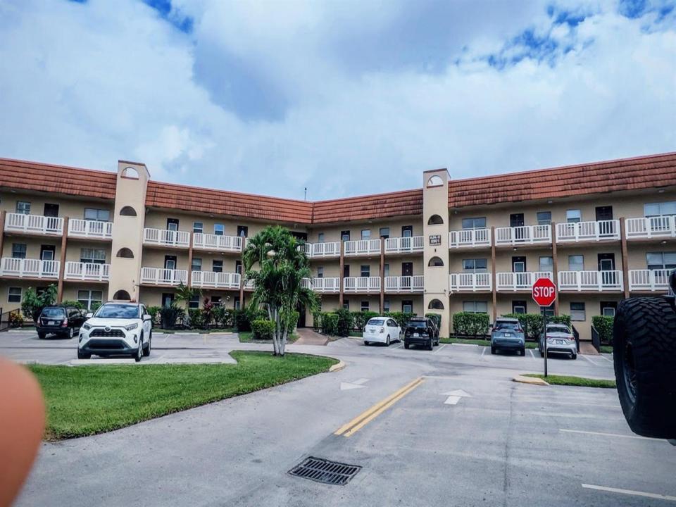 8901 Sunrise Lakes Boulevard 307, Sunrise, Floride 33322, États-Unis