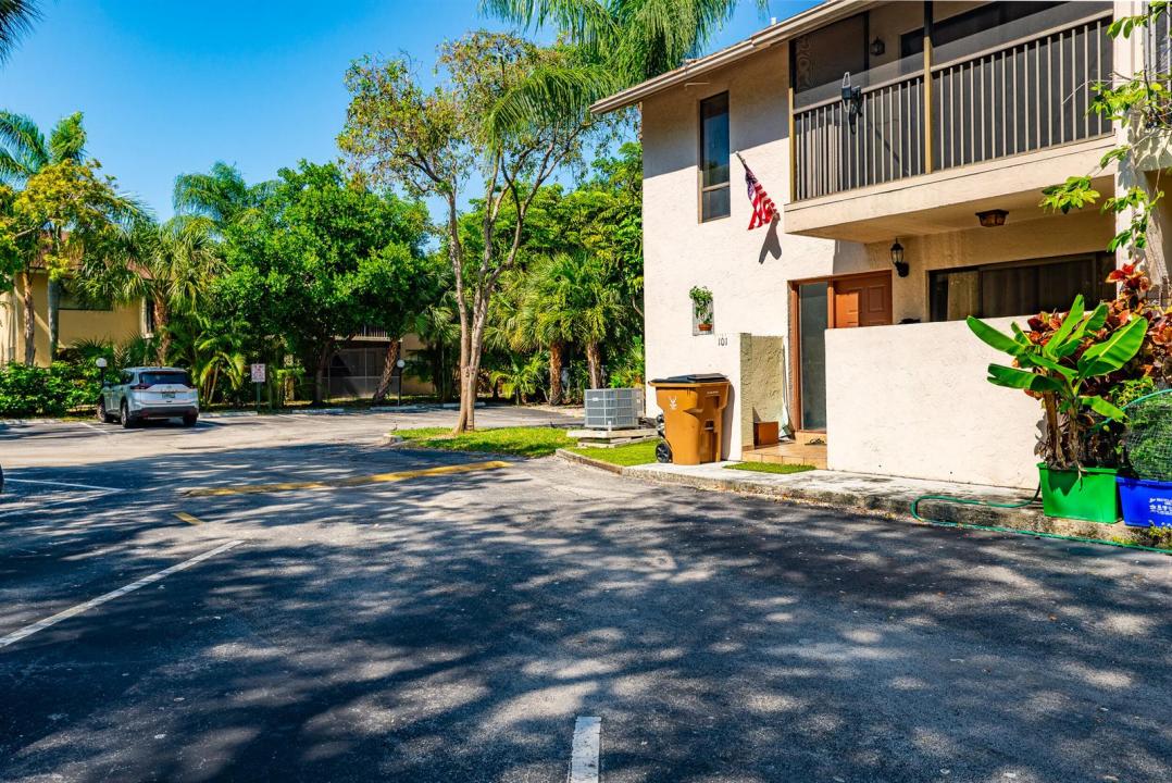 740 SE 1st Way 101, Deerfield Beach, Florida 33441, USA