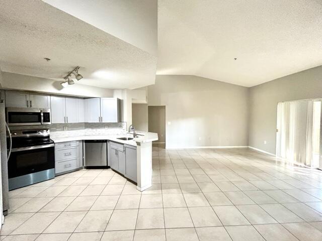 741 N Pine Island Road 303, Plantation, Florida 33324, USA