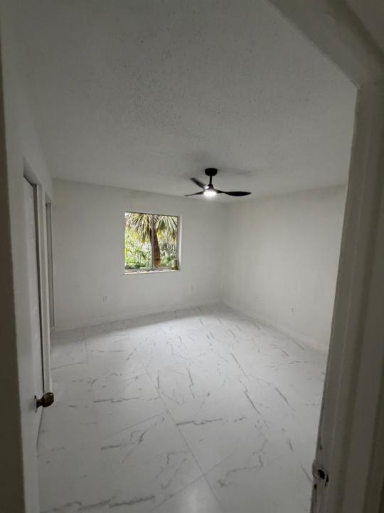 6074 Forest Hill Boulevard 208, West Palm Beach, Floryda 33415, USA
