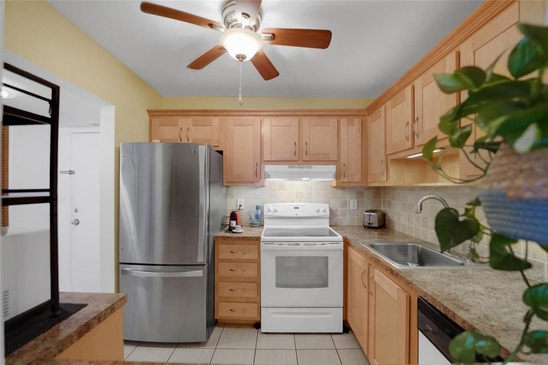 257 S Cypress Road 401, Pompano Beach, Florida 33060, USA