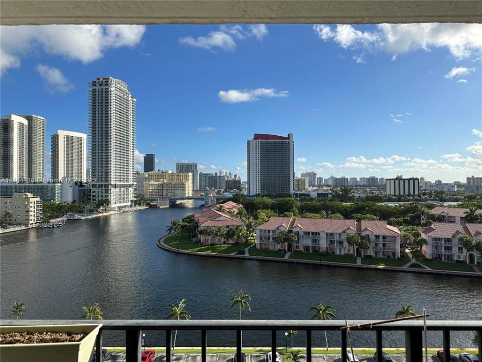 200 Leslie Drive 1128, Hallandale Beach, Floride 33009, États-Unis
