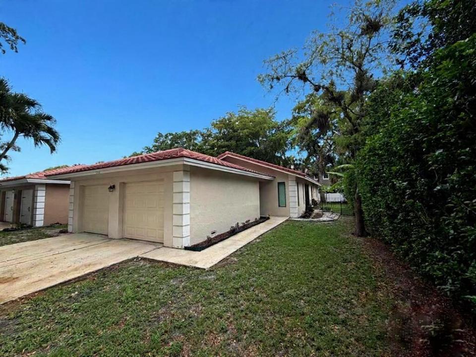 1512 NW 93rd Terrace, Coral Springs, Florida 33071, USA