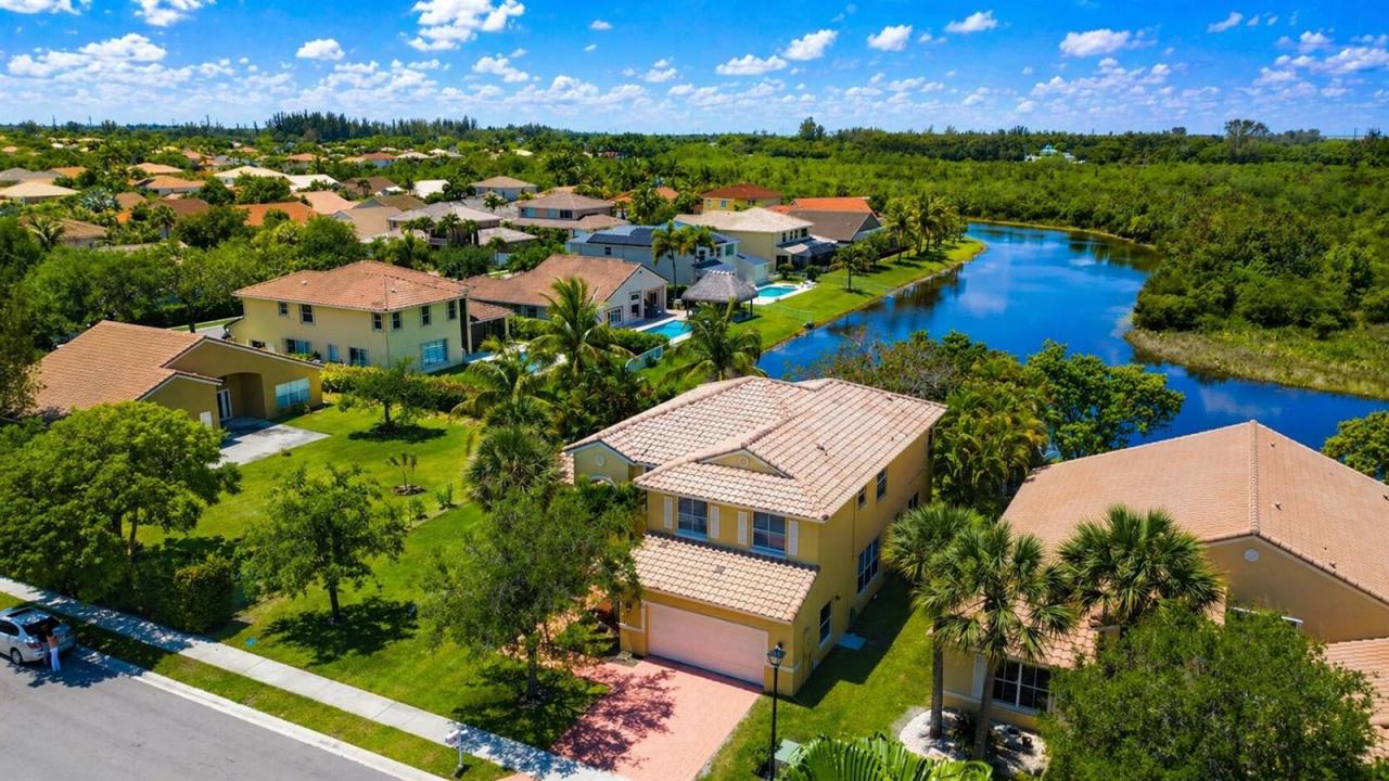 740 SW 191st Avenue, Pembroke Pines, Florida 33029
