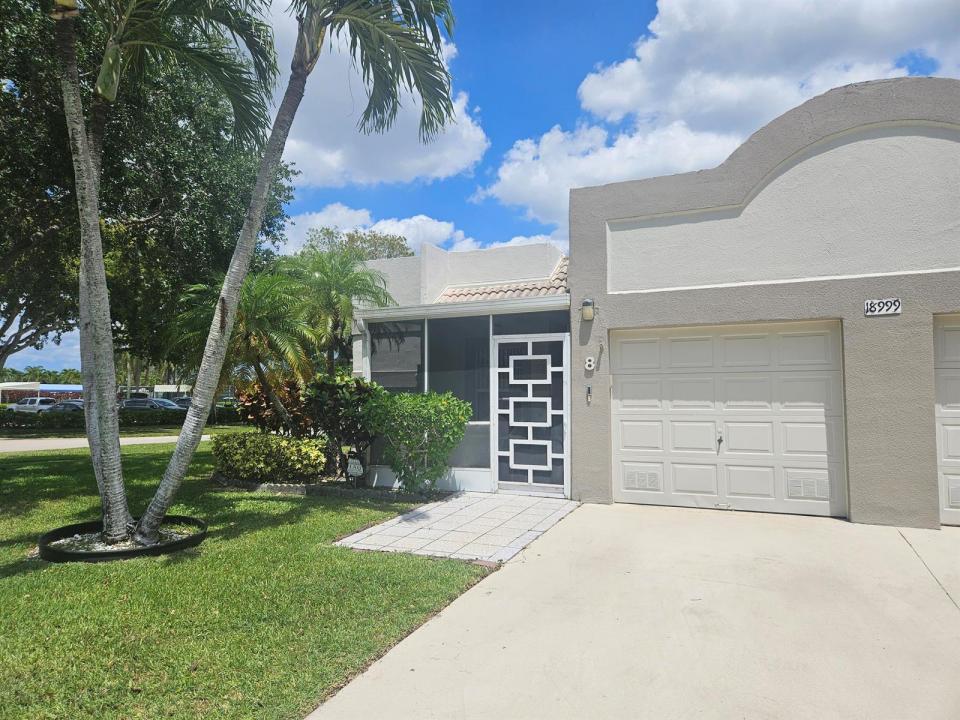 18999 Stewart Circle 8, Boca Raton, Florida 33496, USA