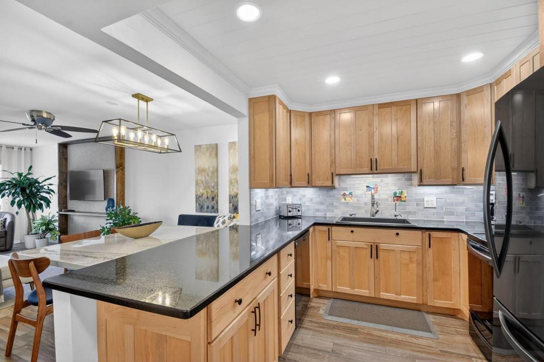 1502 S Lakeside Drive 214, Florida 33460, USA