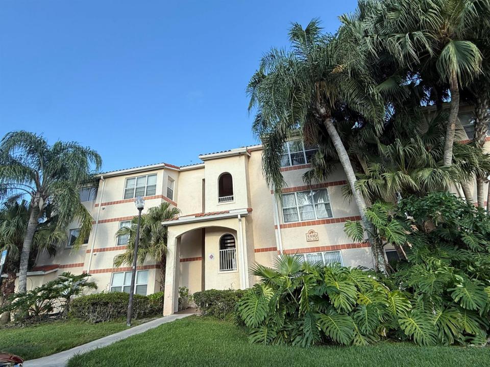 3390 N Pinewalk Drive 1012, Margate, Floryda 33063, USA