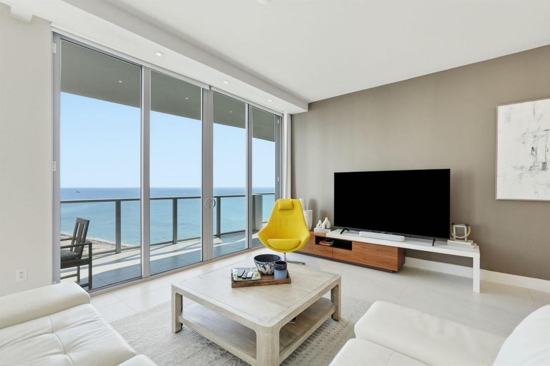 3100 N Ocean Drive # H-1701, Riviera Beach, Florida 33404, USA