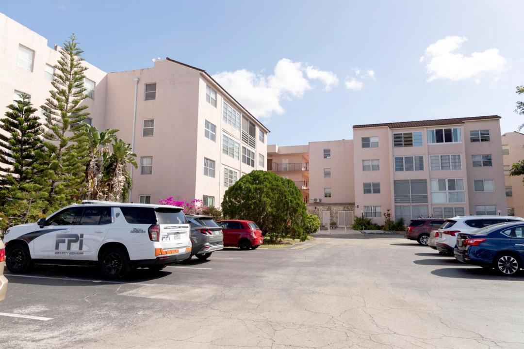2851 Somerset Drive 116 E, Lauderdale Lakes, Florida 33311, USA