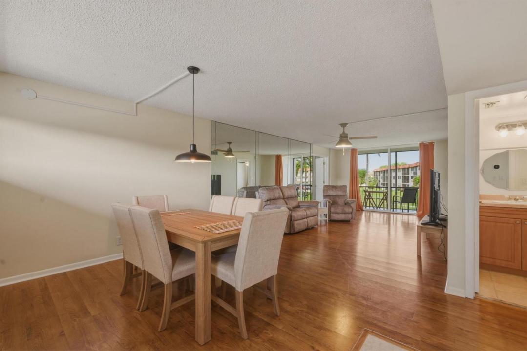 9720 S Hollybrook Lake Drive 205, Pembroke Pines, Florida 33025, USA