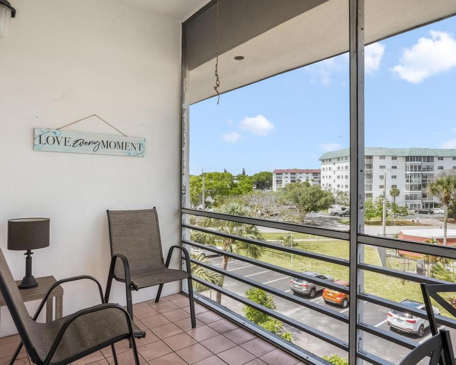 4770 NW 21st Street 402, Lauderhill, Floride 33313, États-Unis
