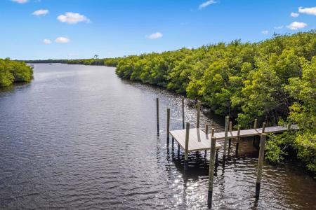 206 SE Fiore Bello SE, Port St. Lucie, Florida 34952
