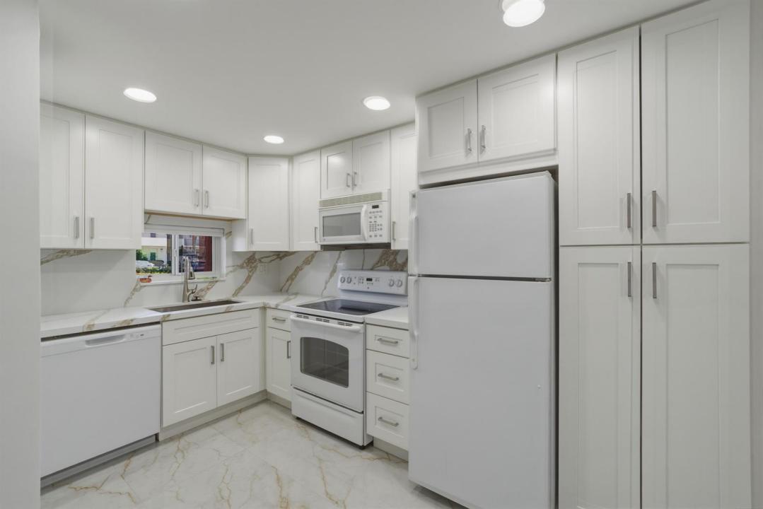 371 S Hollybrook Drive 106, Pembroke Pines, Florida 33025, Stati Uniti