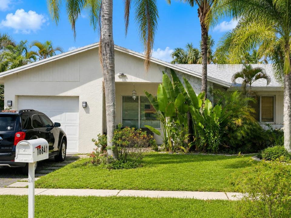 16841 Royal Poinciana Drive, Weston, Florida 33326, USA