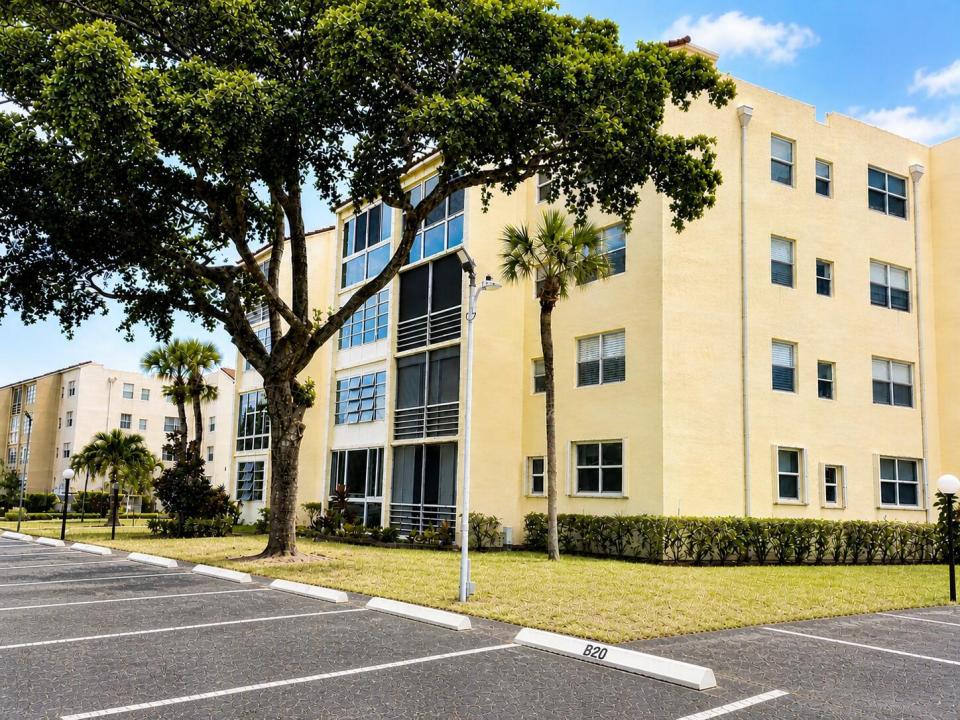 2831 Somerset Drive 305, Lauderdale Lakes, Floride 33311, États-Unis