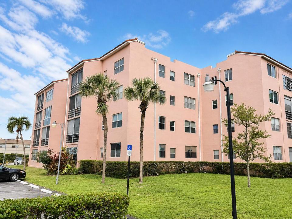2841 Somerset Drive 107, Lauderdale Lakes, Florida 33311, Stati Uniti