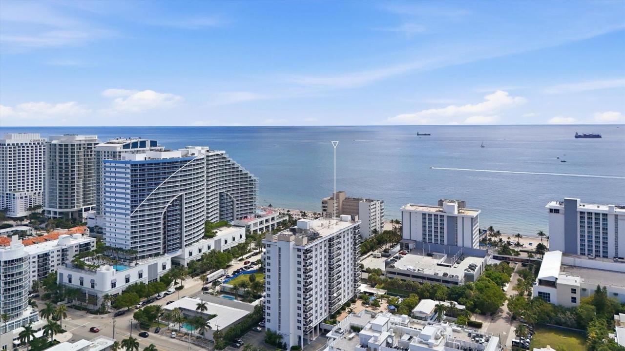 336 N Birch Road 5H, Fort Lauderdale, Florida 33304, USA