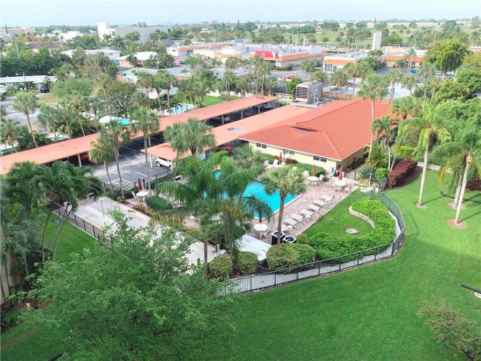 2350 NE 14th Street 303, Pompano Beach, Floride 33062, États-Unis