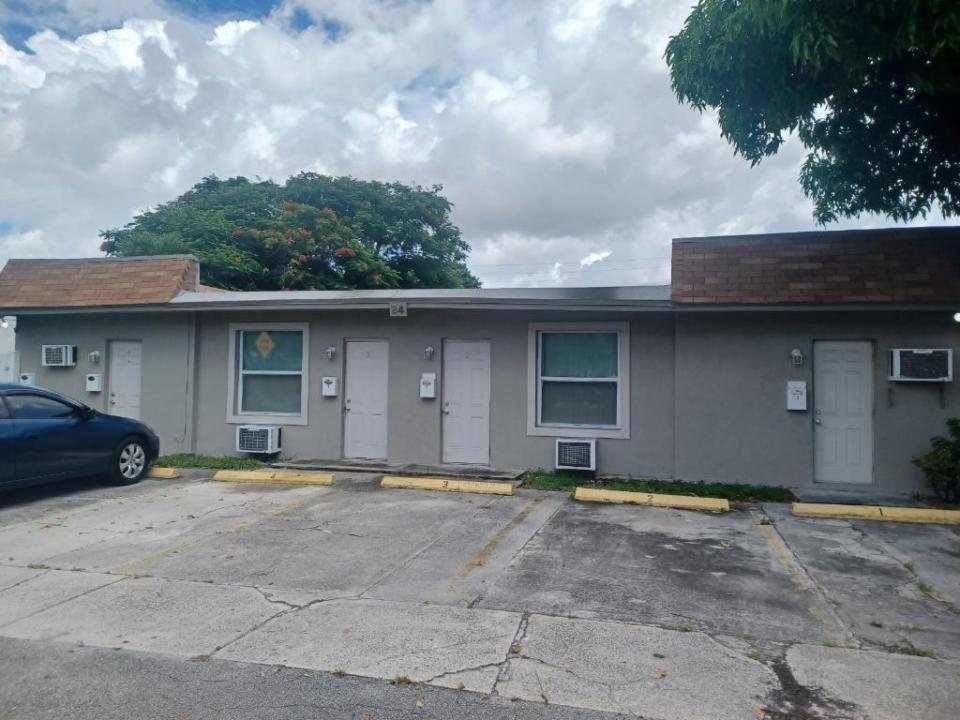 24 SW 13th Street 1-5, Dania Beach, Florida 33004, USA