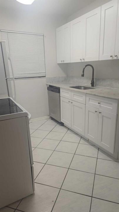 4111 Stirling Road 406, Dania Beach, Floride 33314, États-Unis