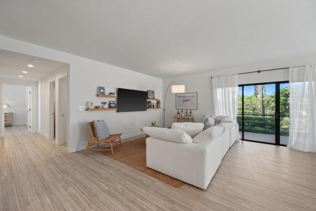 11355 Pond View Drive D104, Wellington, Florida 33414, USA
