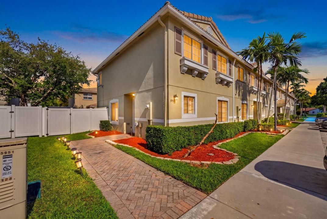 5951 Manchester Way, Tamarac, Florida 33321, USA