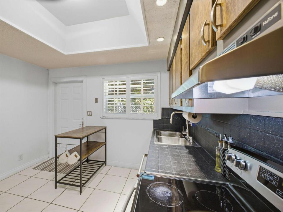 2200 Monroe Street 24, Hollywood, פלורידה 33020, ארצות הברית של אמריקה