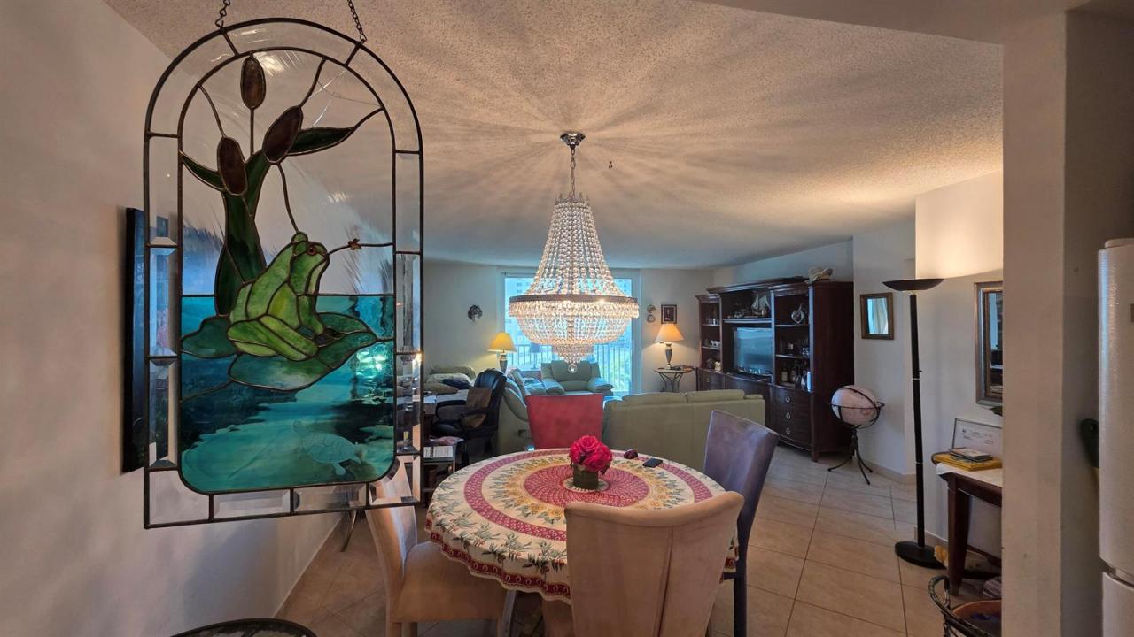 100 Golden Isles Drive 714, Hallandale Beach, Floride 33009, États-Unis