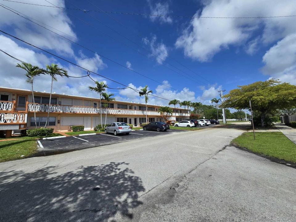 1000 SW 10th SW Avenue 19p, Hallandale Beach, Florida 33009, USA