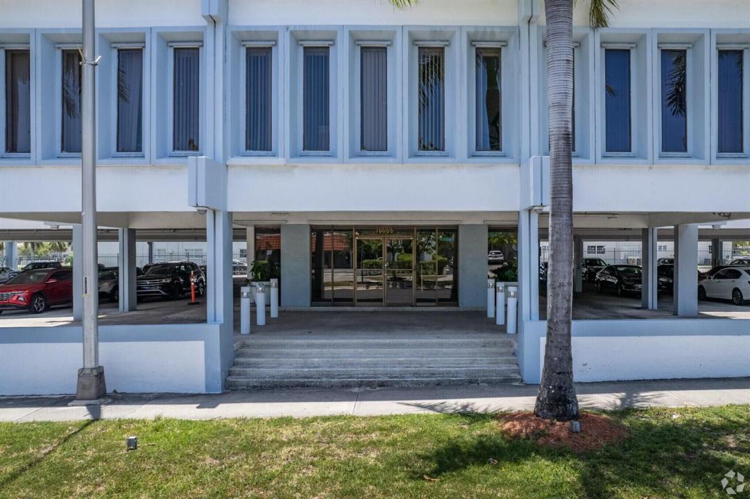 16666 NE 19th Avenue 101-102, North Miami Beach, Floride 33162, États-Unis