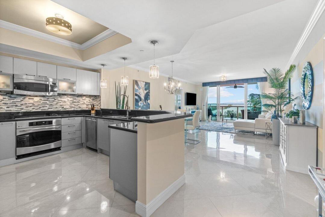 2650 Lake Shore Drive 302, Riviera Beach, Floride 33404, États-Unis