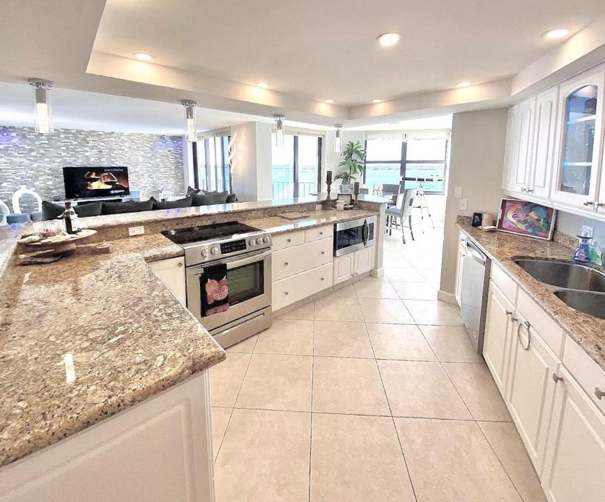 5420 N Ocean Drive 906, Singer Island, Florida 33404, Stati Uniti