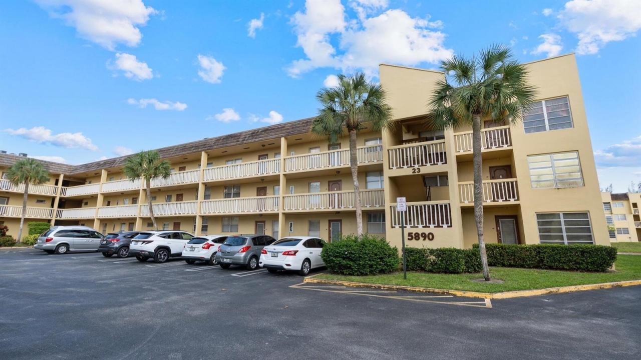 5890 NW 64th Avenue 308, Tamarac, Floryda 33319, USA