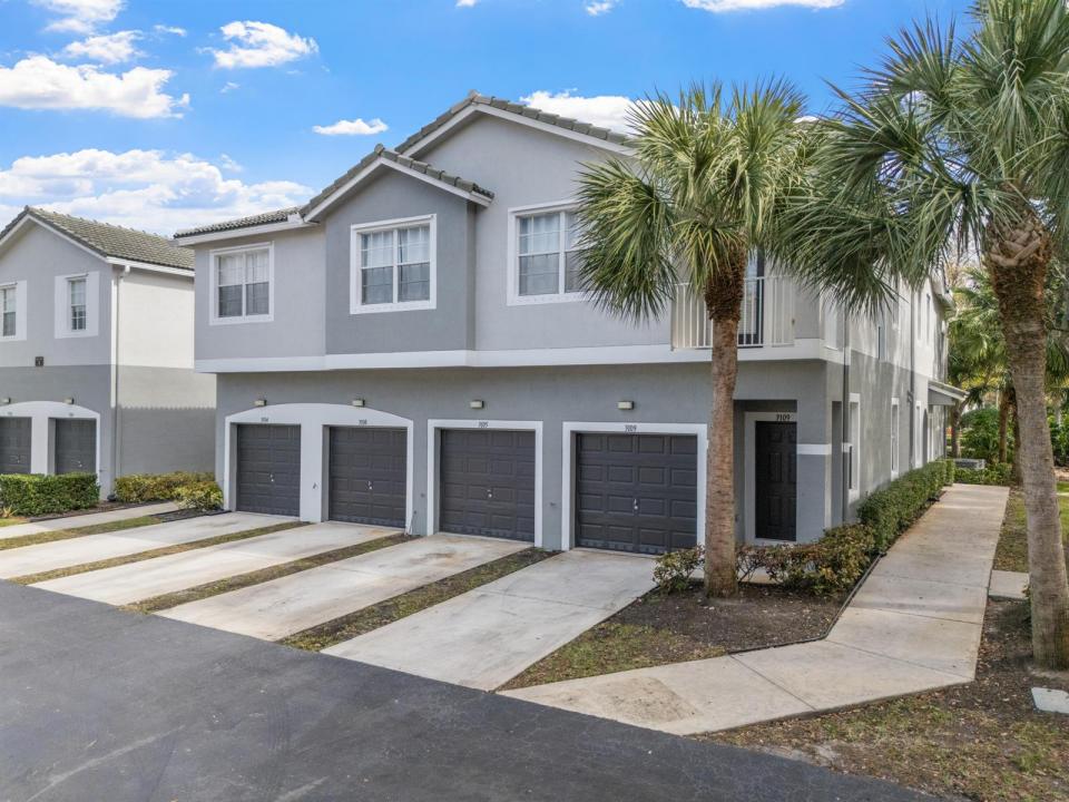 3105 Grandiflora Drive, Florida 33467, USA