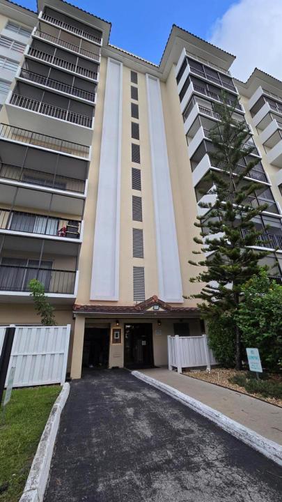 4164 Inverrary Drive 601, Lauderhill, Floride 33319, États-Unis
