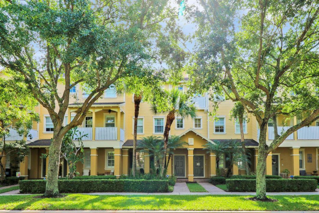 123 E Thatch Palm Circle, Jupiter, Floryda 33458, USA