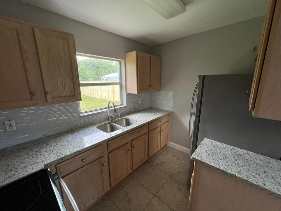1883 Breezy Lane, West Palm Beach, Floryda 33417, USA