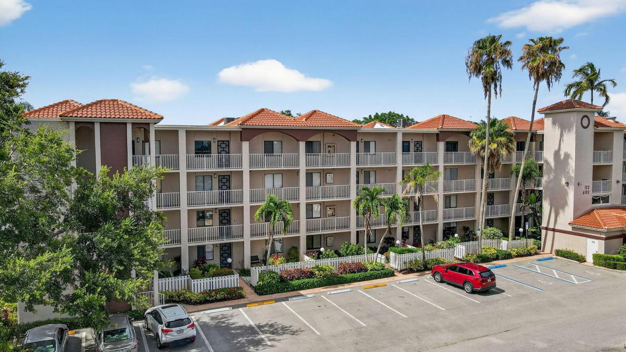 6193 Pointe Regal Circle 402, Delray Beach, Florida 33484, USA