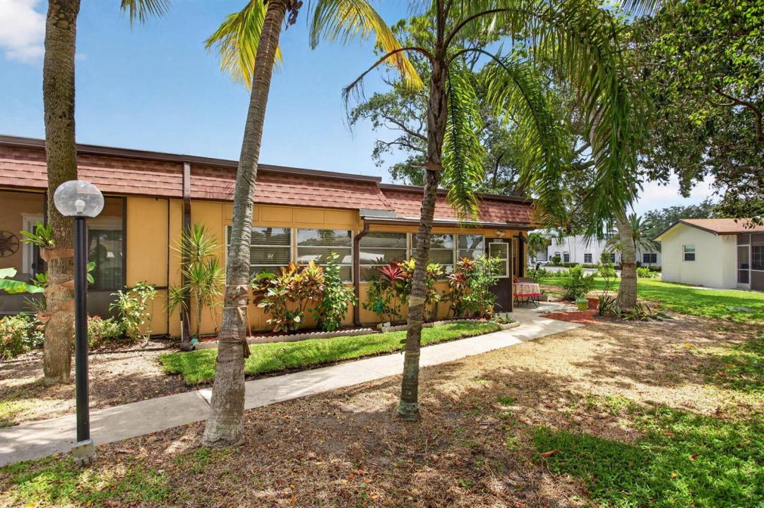 2002 SW Natura Boulevard B, Deerfield Beach, Florida 33441, USA