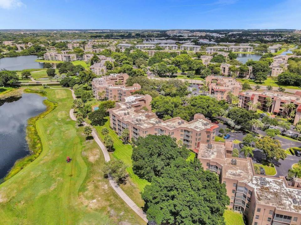 1831 Sabal Palm Drive 202, Davie, Floryda 33324, USA