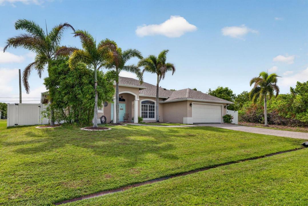 3744 SW Jamros Street, Port St. Lucie, Floride 34953, États-Unis