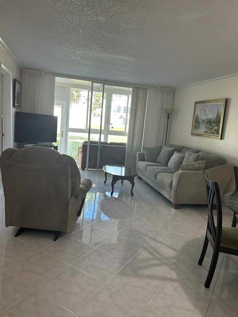 8020 Sunrise Lakes N Drive 111, Sunrise, Florida 33322, USA