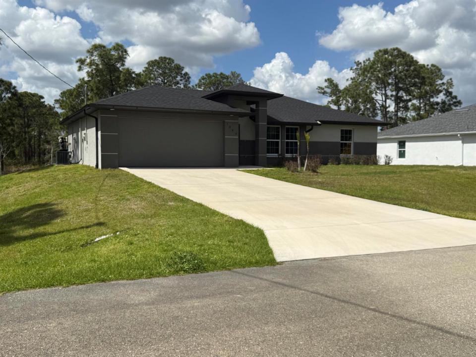 1046 S Cheney Ave S Avenue, Lehigh Acres, Florida 33974, Stati Uniti