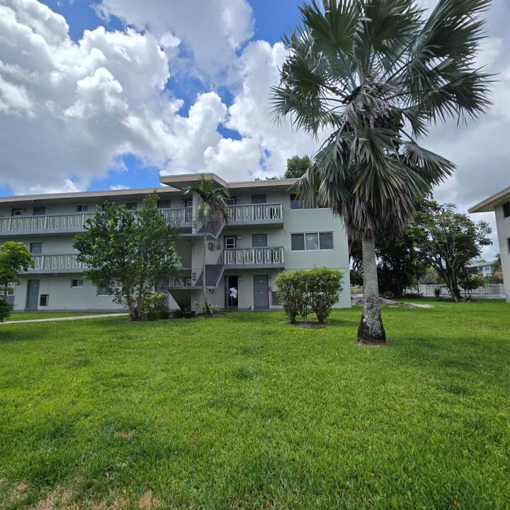 5420 NW 11th Street 202, Plantation, Florida 33313, Stati Uniti