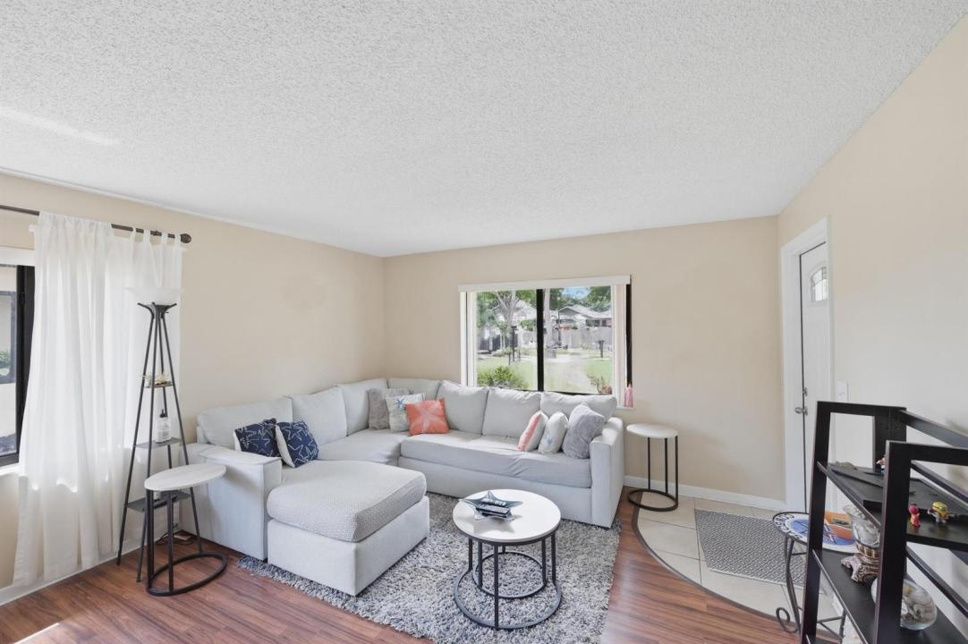 10222 Pine Drive, Boynton Beach, Florida 33437, USA